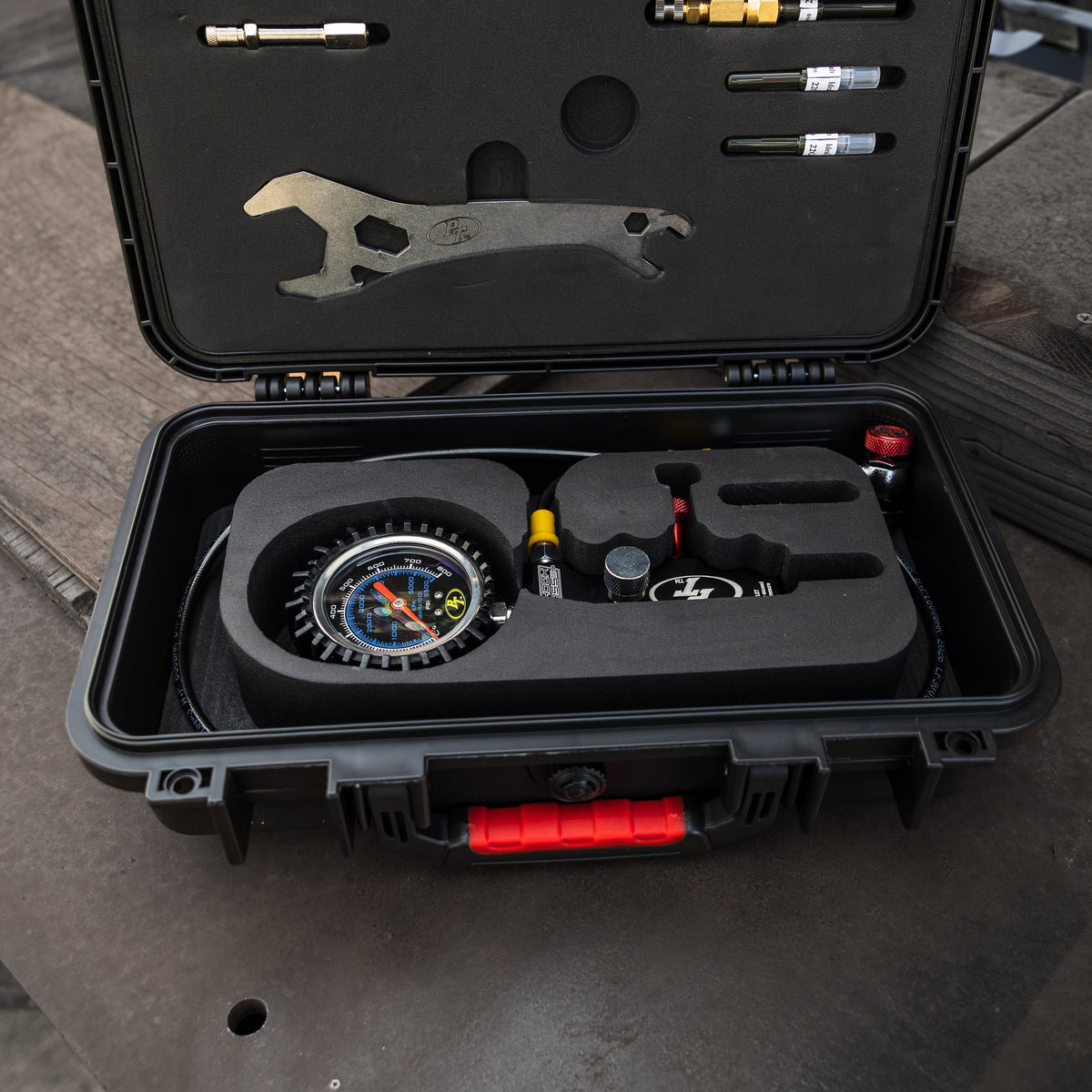 Power Tank SIG Hard Case for Nitrogen Shock Inflator Gauge — image 1