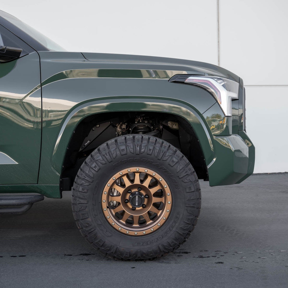 Side profile of 2022-2023 Toyota Tundra & Sequoia Inner Fender Liners