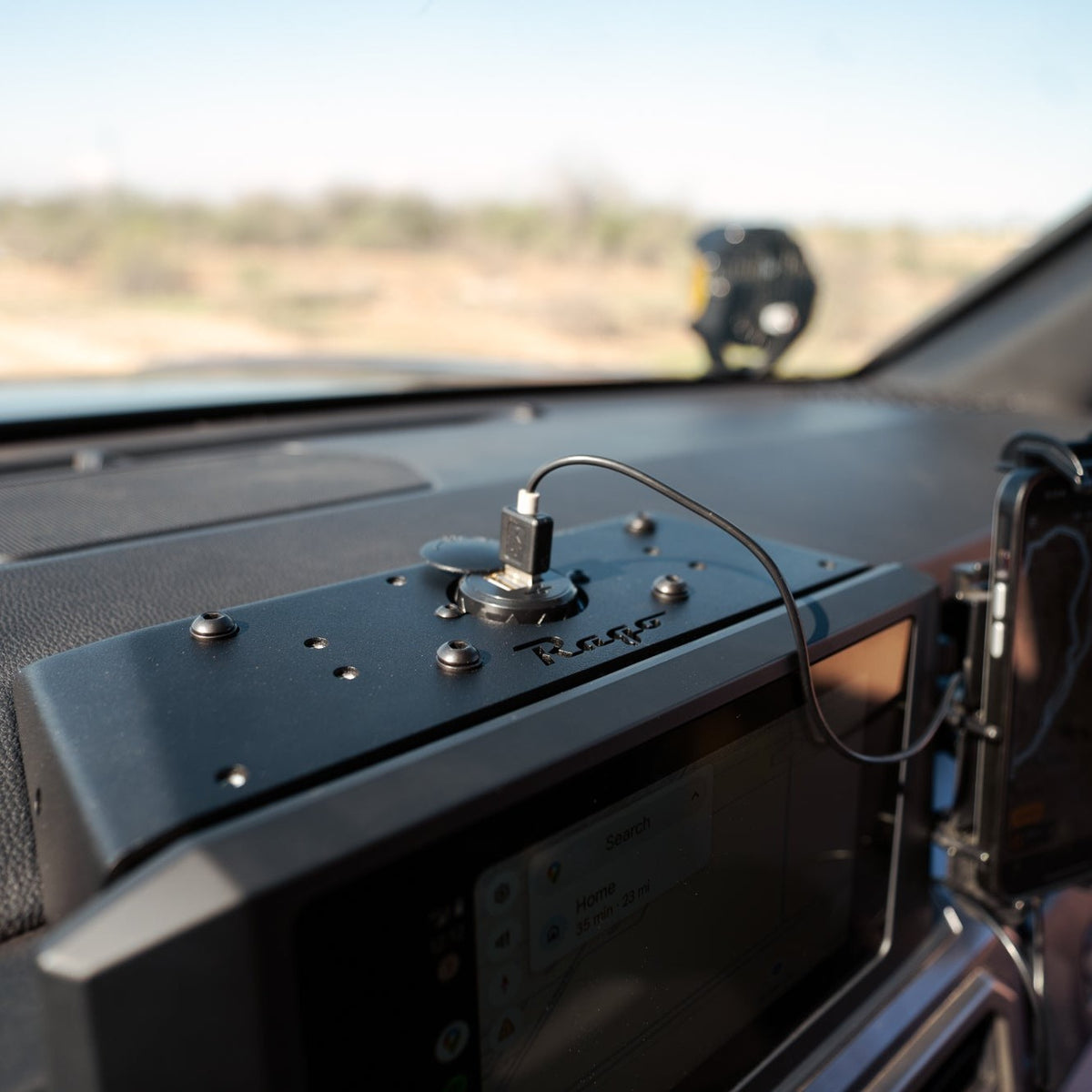Device Dash Mount in the 6th Gen Toyota 4Runner with phone plugged in