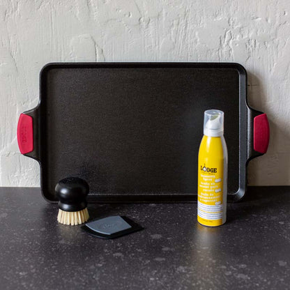 Set displayed on kitchen counter.