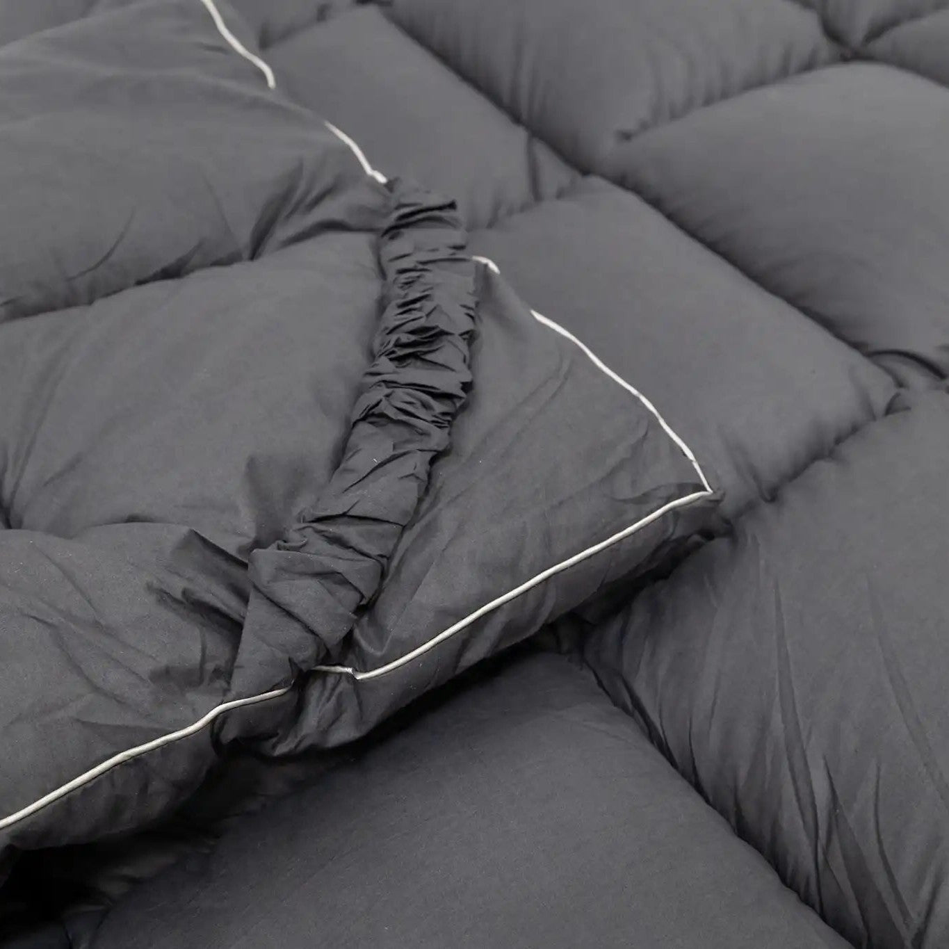 Close up of the corner of the FSR Cloud Topper rooftop tent mattress topper from Free Spirit Recreation