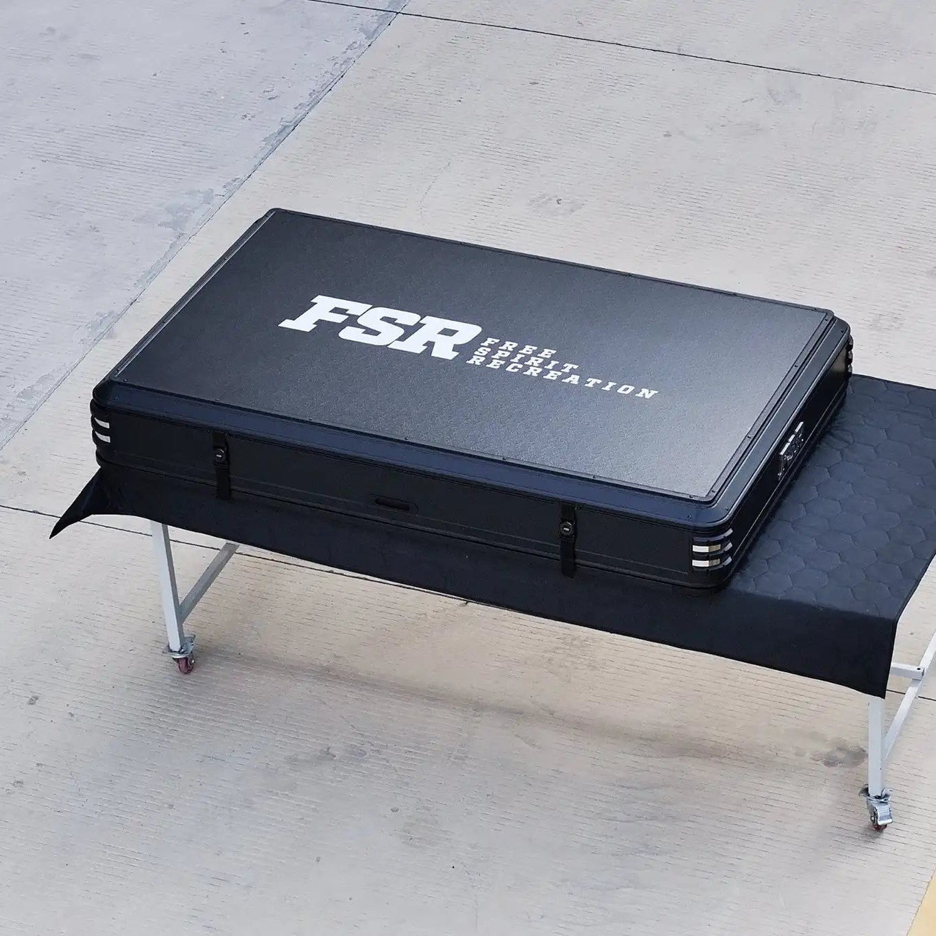 Image of the Kali King hard shell rooftop tent from Freespirit Recreation closed up.